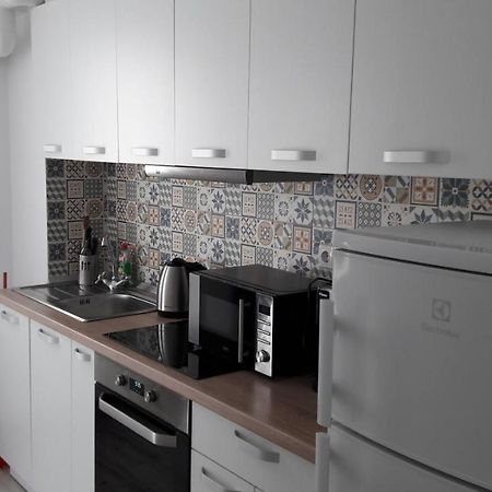 Апартаменти Apartament Stefan Орадя Екстер'єр фото