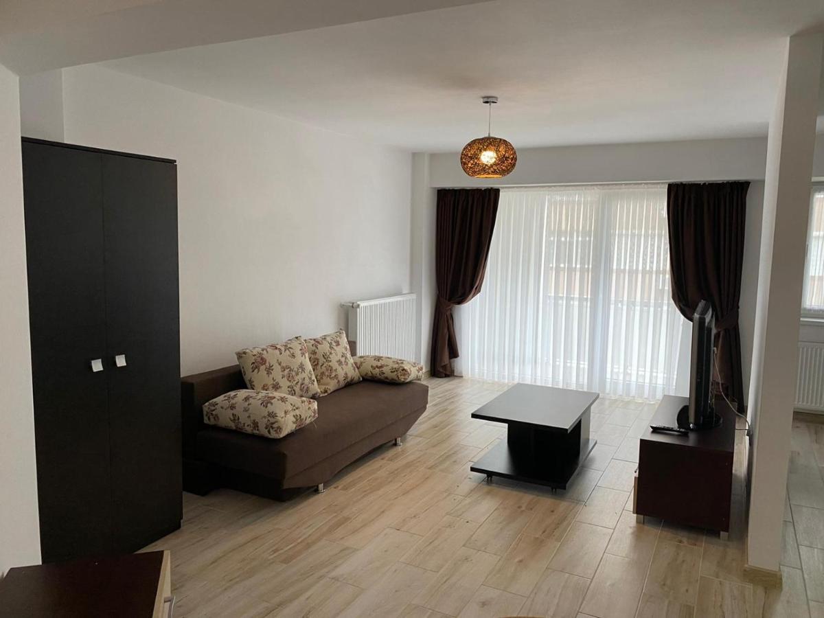 Апартаменти Apartament Stefan Орадя Екстер'єр фото