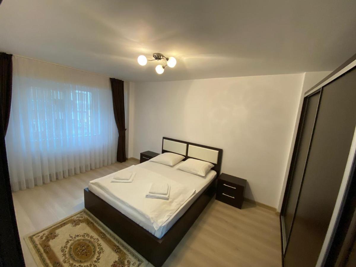 Апартаменти Apartament Stefan Орадя Екстер'єр фото